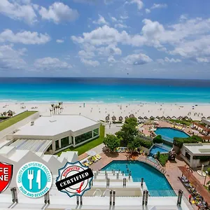 In Ocean Front Aparthotel Cancun