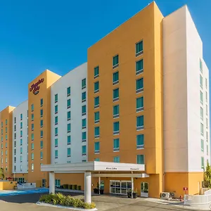 Hampton By Hilton Tecnologico Hotel